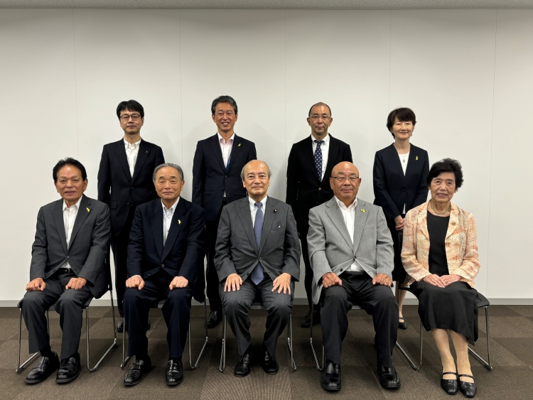 小泉龍司法務大臣が、福岡保護観察所を視察し、更生保護関係者と意見交換を行いました。