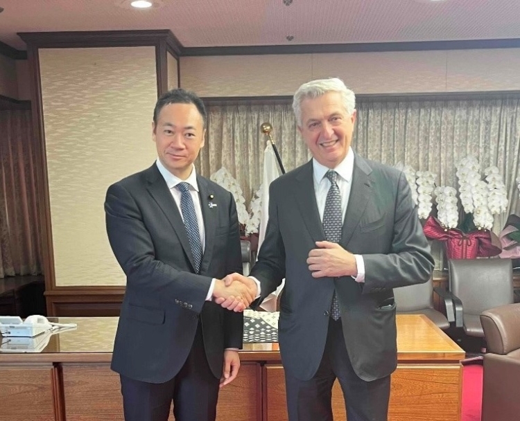鈴木馨祐法務大臣が、国際連合難民高等弁務官による表敬訪問を受けました