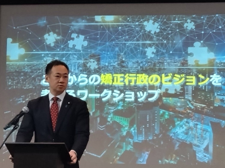 鈴木馨祐法務大臣が、これからの矯正行政のビジョンを描くワークショップを視察されました。