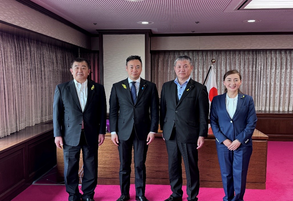 鈴木馨祐法務大臣が、「更生保護活動を応援する北海道議会議員懇話会」の皆様による訪問を受けました。