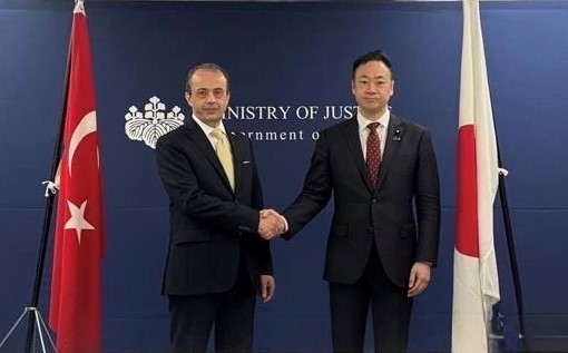 鈴木馨祐法務大臣が駐日トルコ共和国大使による表敬訪問を受けました。