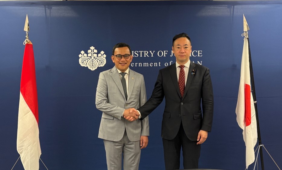 鈴木馨祐法務大臣がインドネシア共和国移住労働者保護大臣による表敬訪問を受けました。