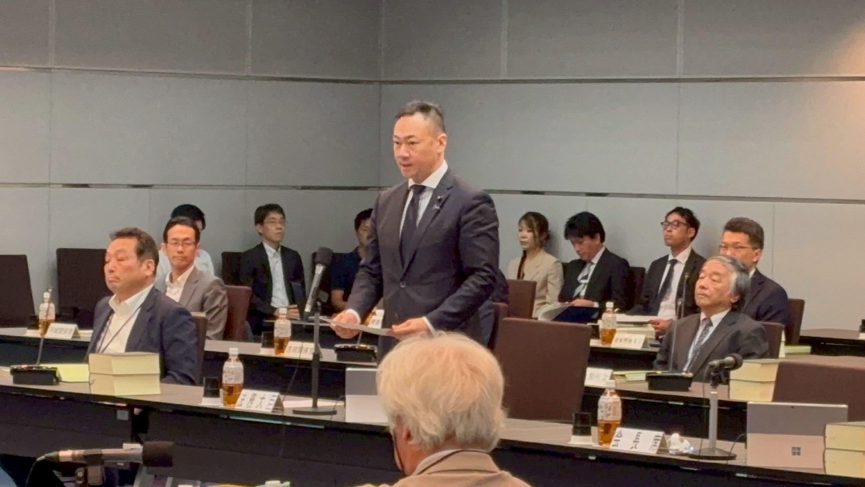 鈴木馨祐法務大臣が、「法制審議会第２０３回会議」に出席しました。