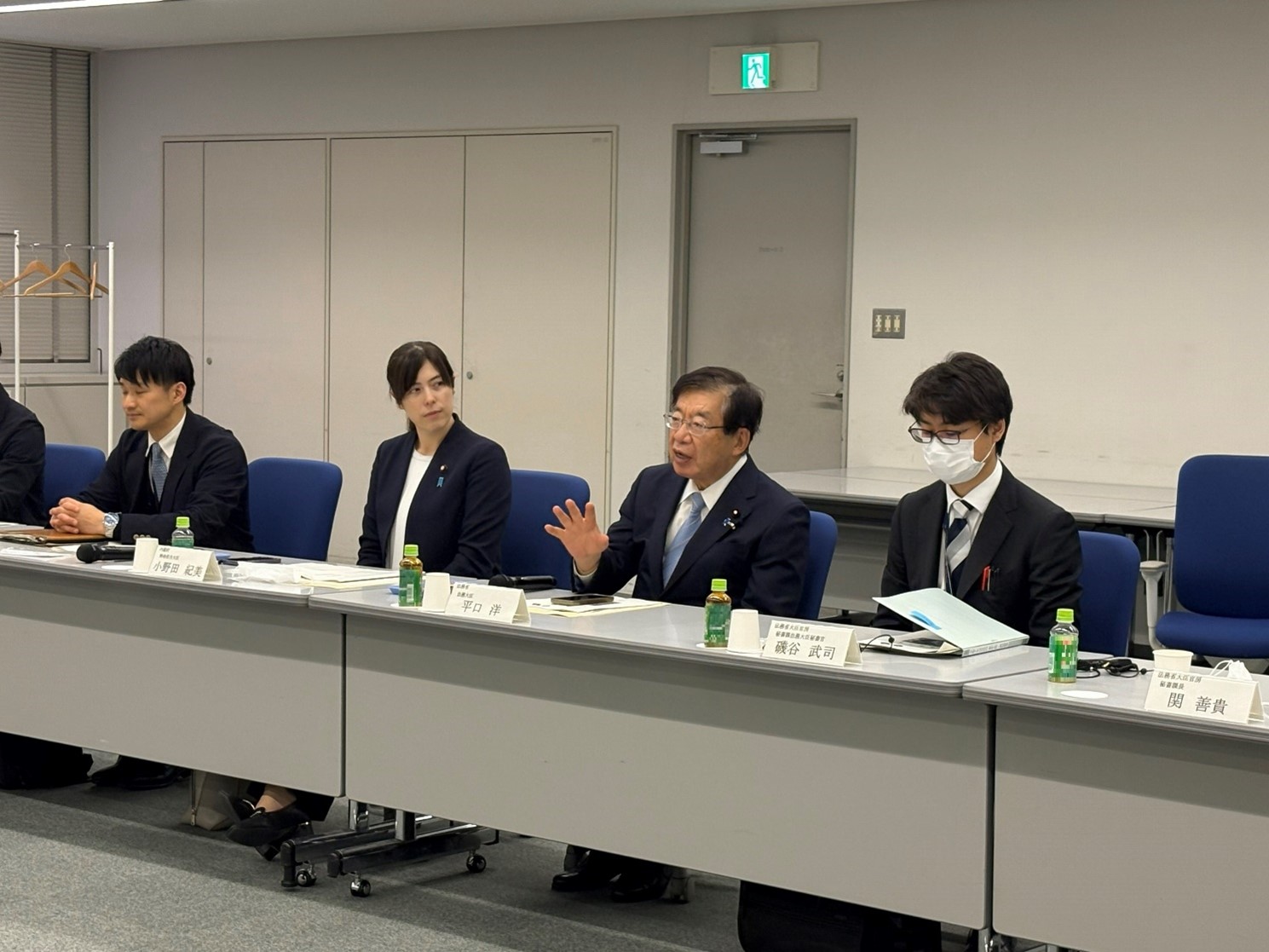 平口洋法務大臣が、東京出入国在留管理局及び東京出入国在留管理局羽田空港支局を視察しました。