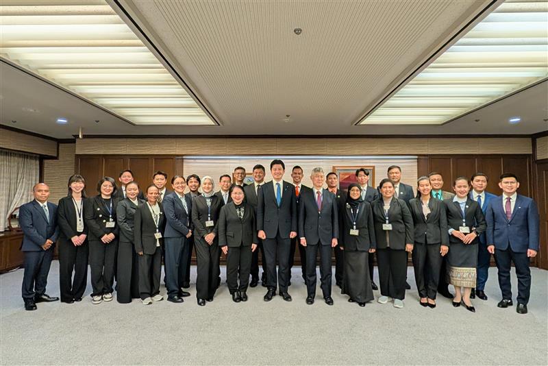 三谷英弘法務副大臣が、第２回日ＡＳＥＡＮ刑事司法セミナー参加者による表敬訪問を受けました。