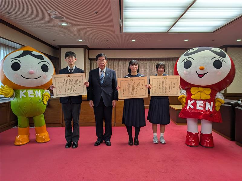 第４４回全国中学生人権作文コンテスト中央大会表彰式を行いました。