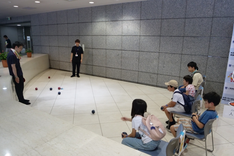 ボッチャ体験の様子