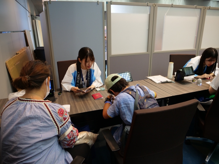 入国審査官の体験の様子