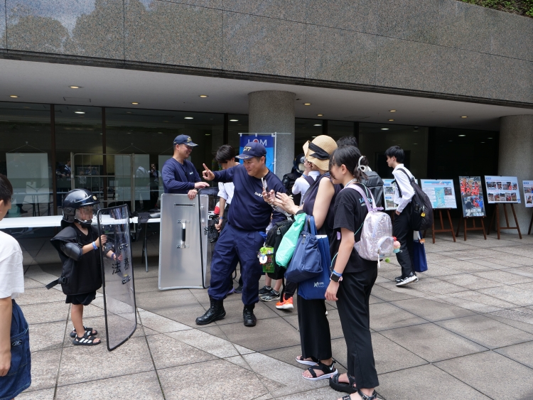 「刑務官ってすごい!」のコーナーでは、特別機動警備隊の装備品を展示しました。