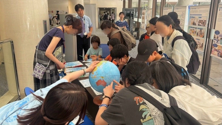 「『あじけん』ってなに?」のコーナーでは、国連アジア極東犯罪防止研修所(アジ研)の取組を分かりやすく解説し、最後にクイズにチャレンジしてもらいました。