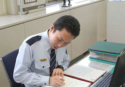 用度課長補佐