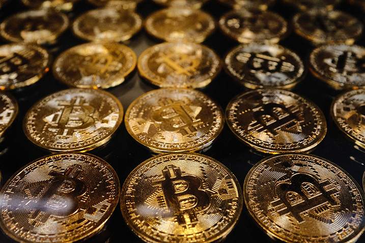ビットコインを硬貨化したイメージ(写真提供:Umit Turhan Coskun/NurPhoto/共同通信イメージズ)