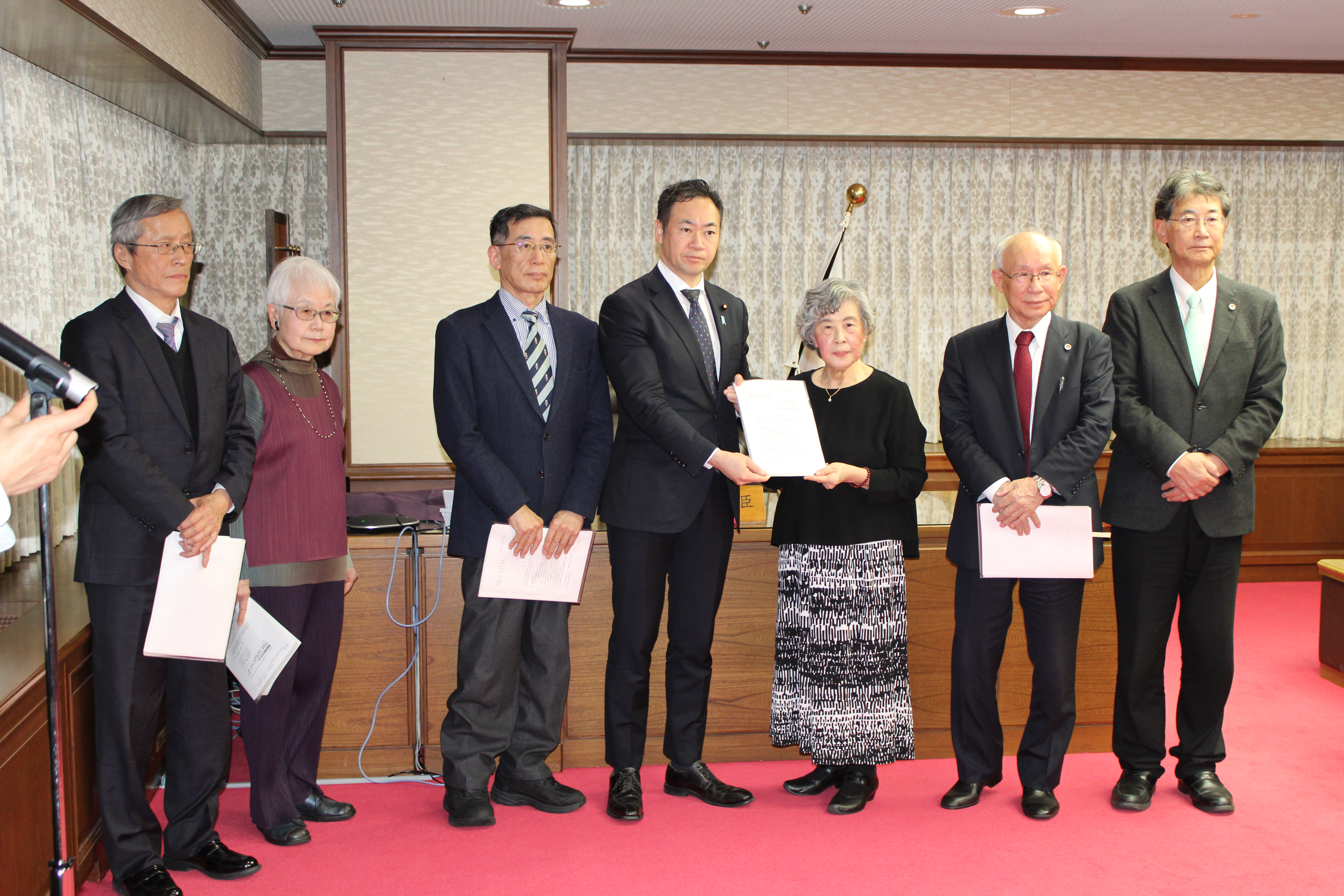 「地下鉄サリン事件被害者の会」関係者らによる法務大臣に対する要望書の提出（令和7年3月12日）