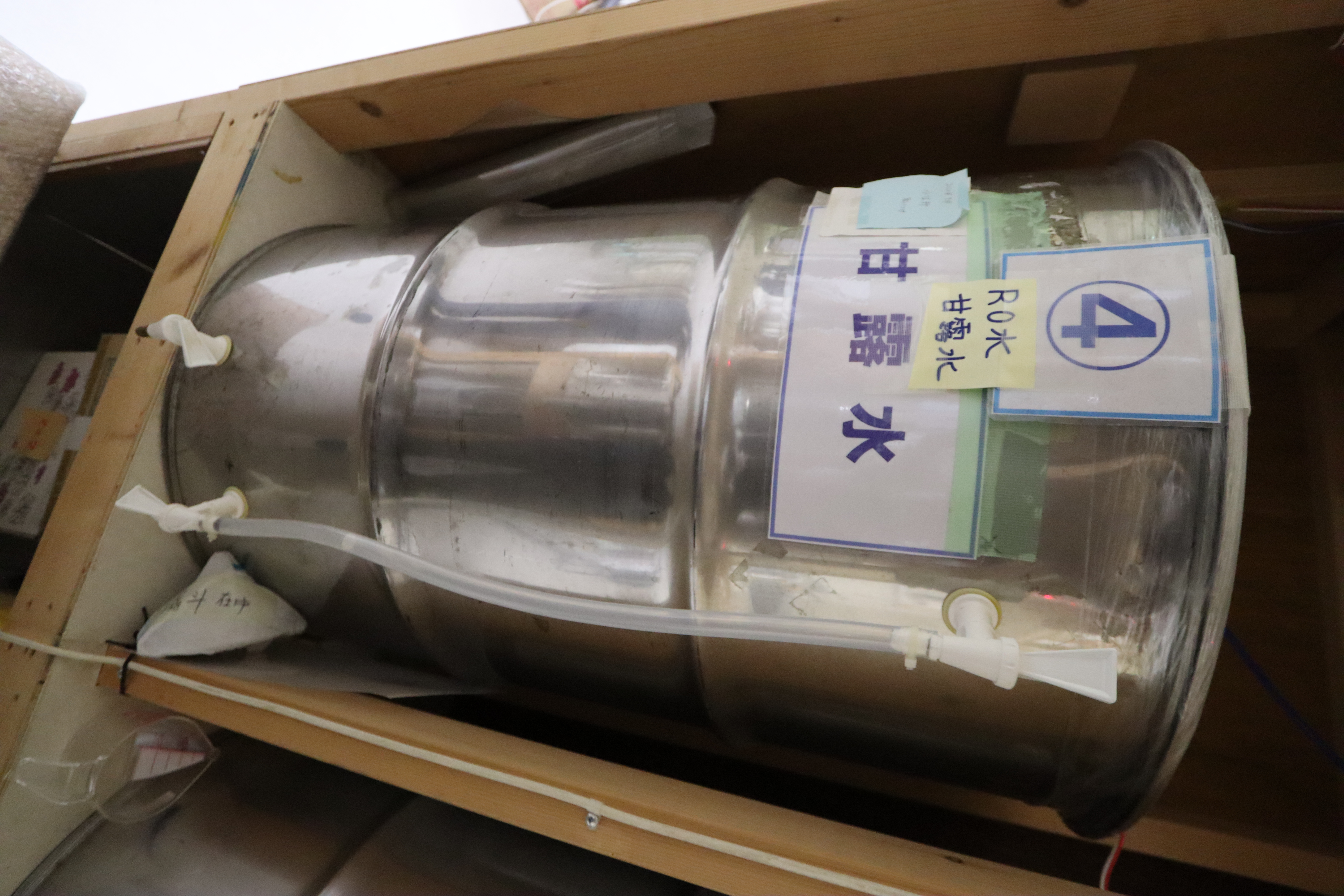 札幌白石施設（北海道）に対する立入検査（令和7年10月）で確認した「甘露水」のタンク